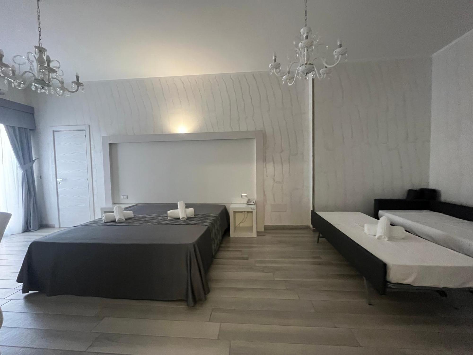 Hotel Paladini ポルト・チェザーレオ エクステリア 写真