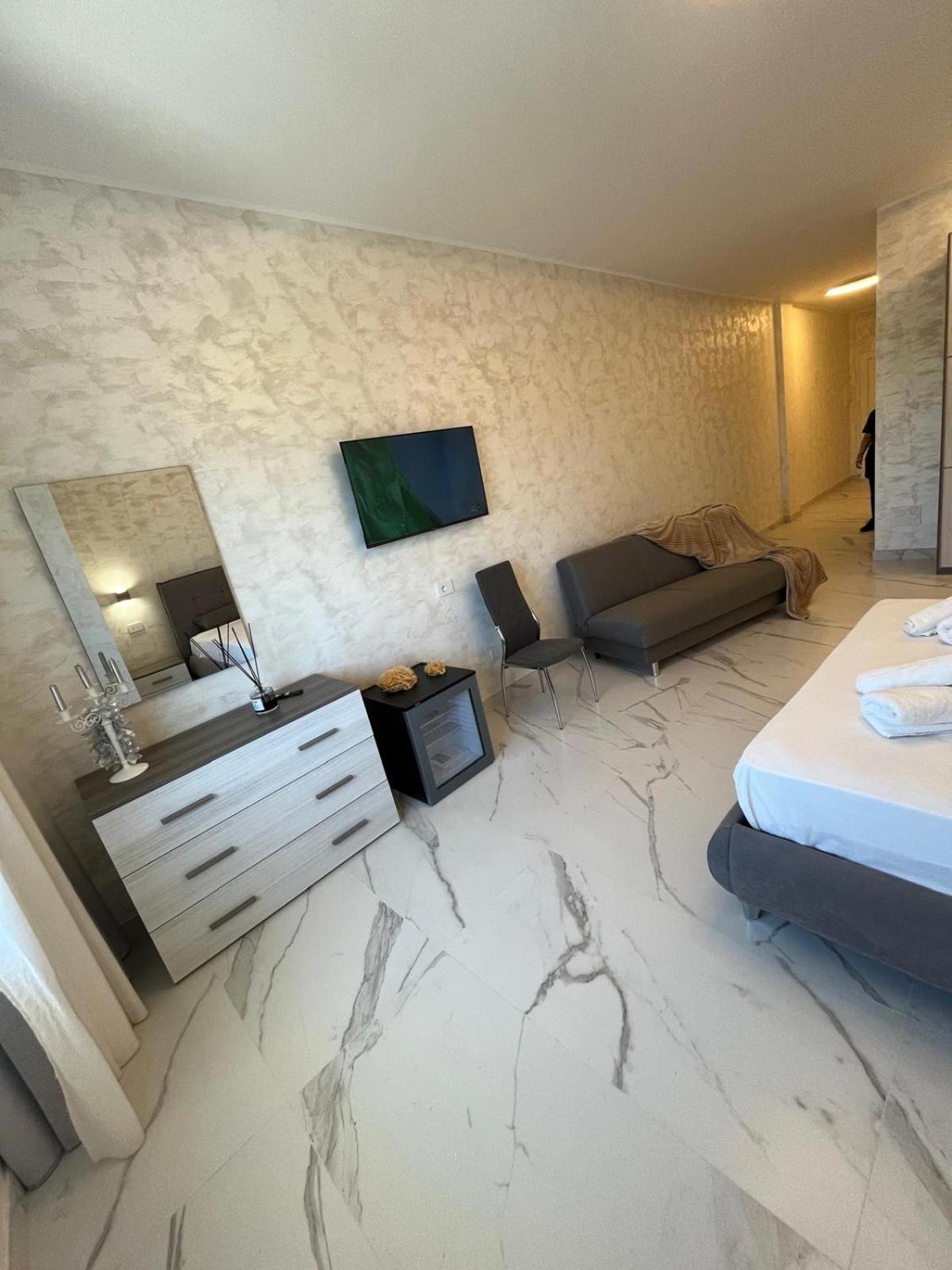 Hotel Paladini ポルト・チェザーレオ エクステリア 写真